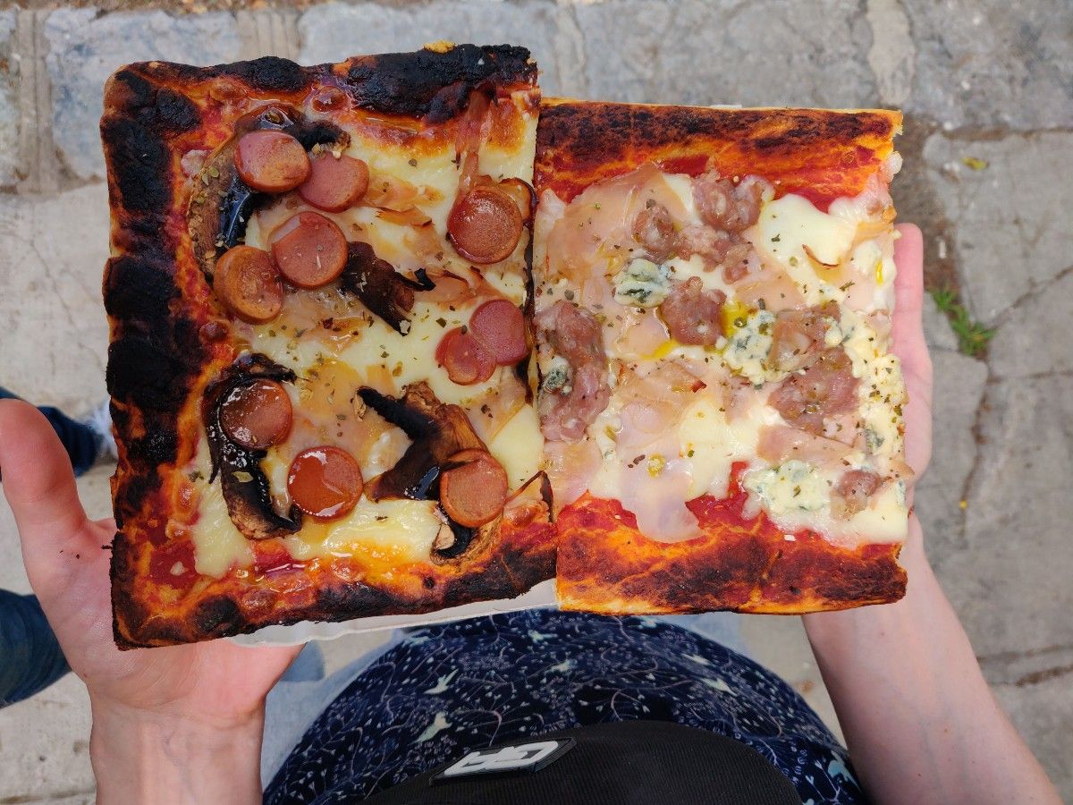 Leckere Pizza von der Panificio Jasemin in der Nähe der Kapuzinergruft in Palermo